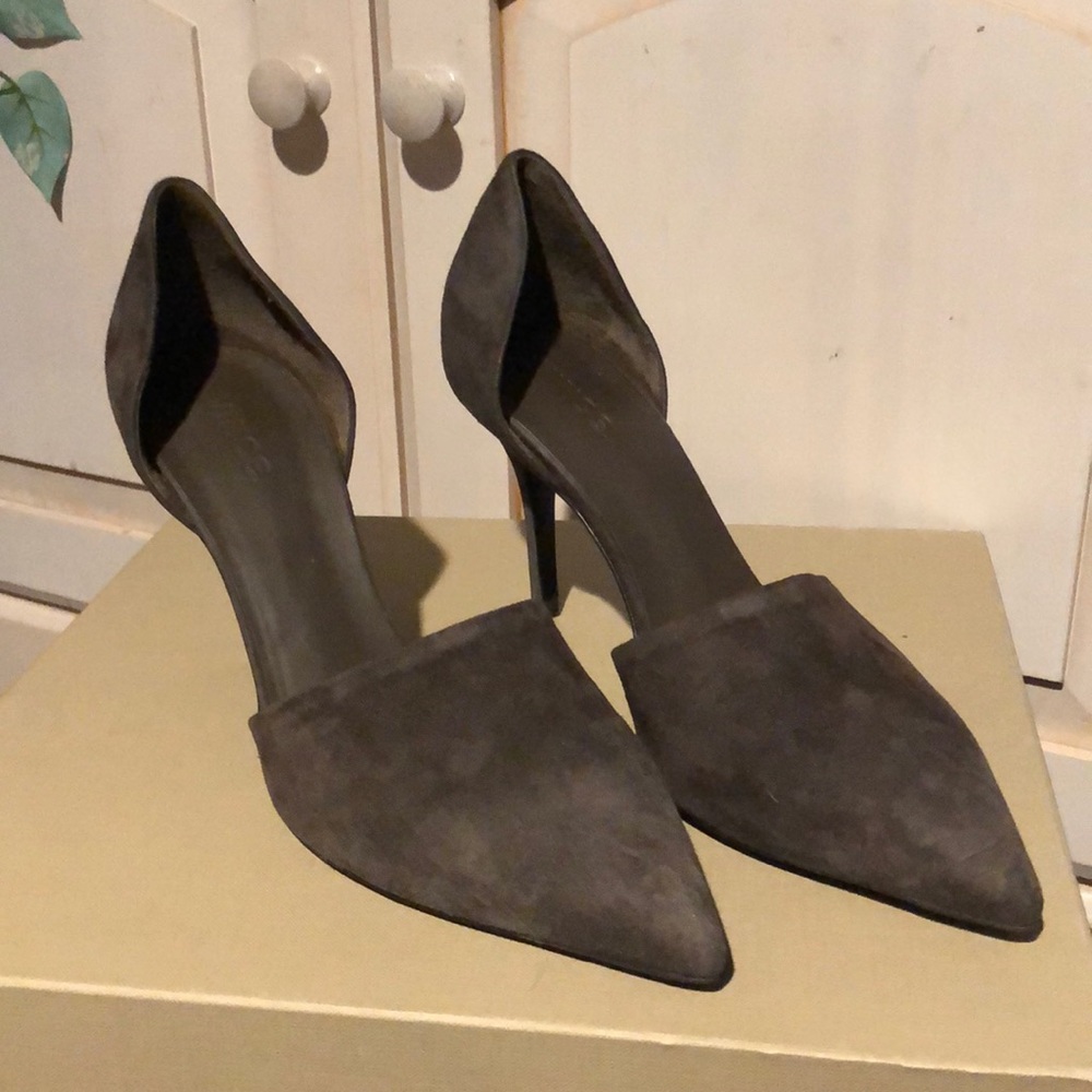 NWT Vince Suede Claire Pumps